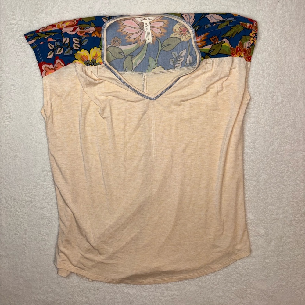 Matilda Jane "Heart to Heart" Floral Garden Print V-Neck Tee Size Small